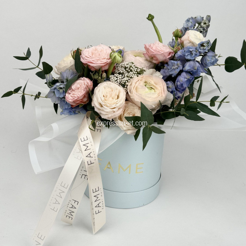 Цветы в шляпной коробке