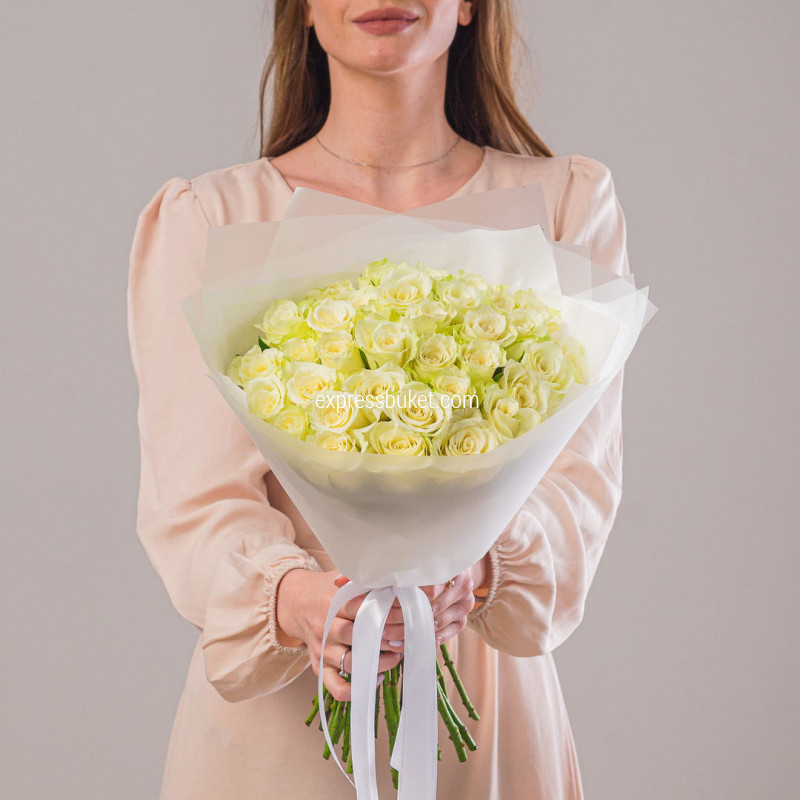 Букет из 35 белой розы 40 см