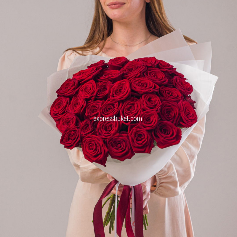 Букет из 35 роз Ред Наоми