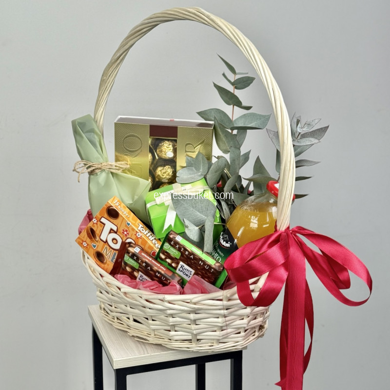 Подарочная корзина "С праздником!"